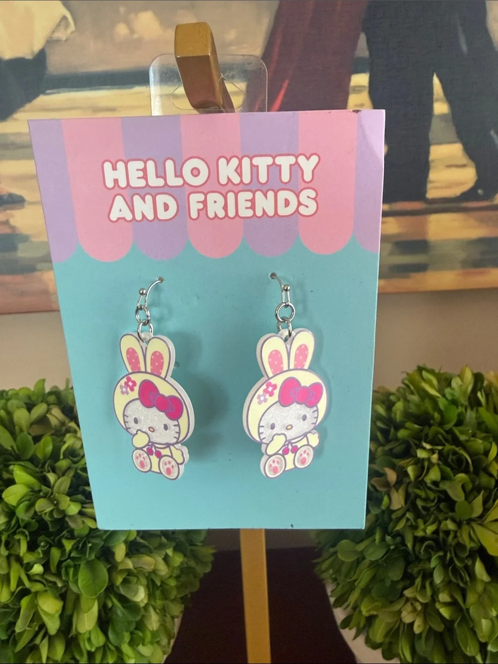 HELLO KITTY AND FRIENDS 🐰 CUTE GLITTERY EASTER BUNNY🐰 DANGLE EARRINGS 🌟NWT🌟